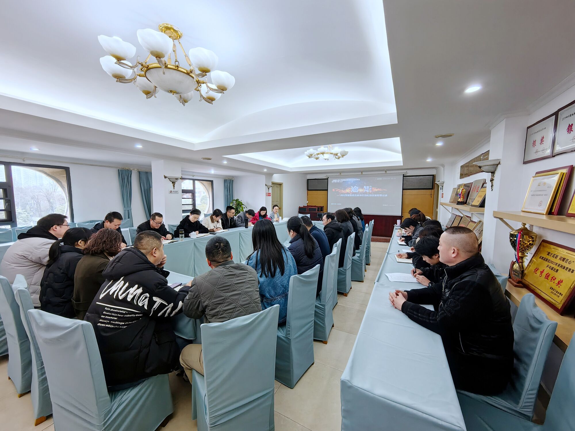 以案为鉴强信心 学思践悟谈生长