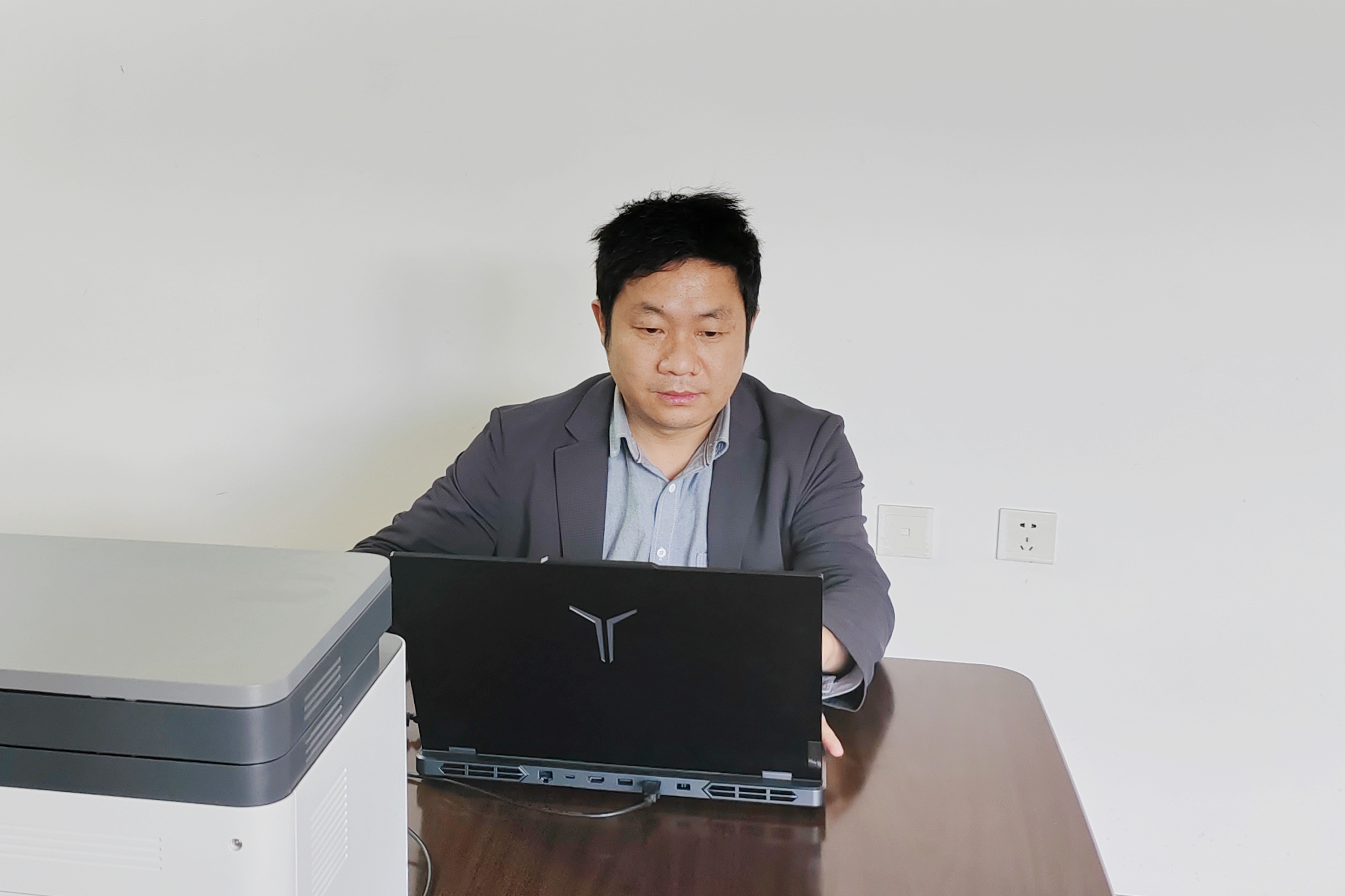 陈洪 陈洪