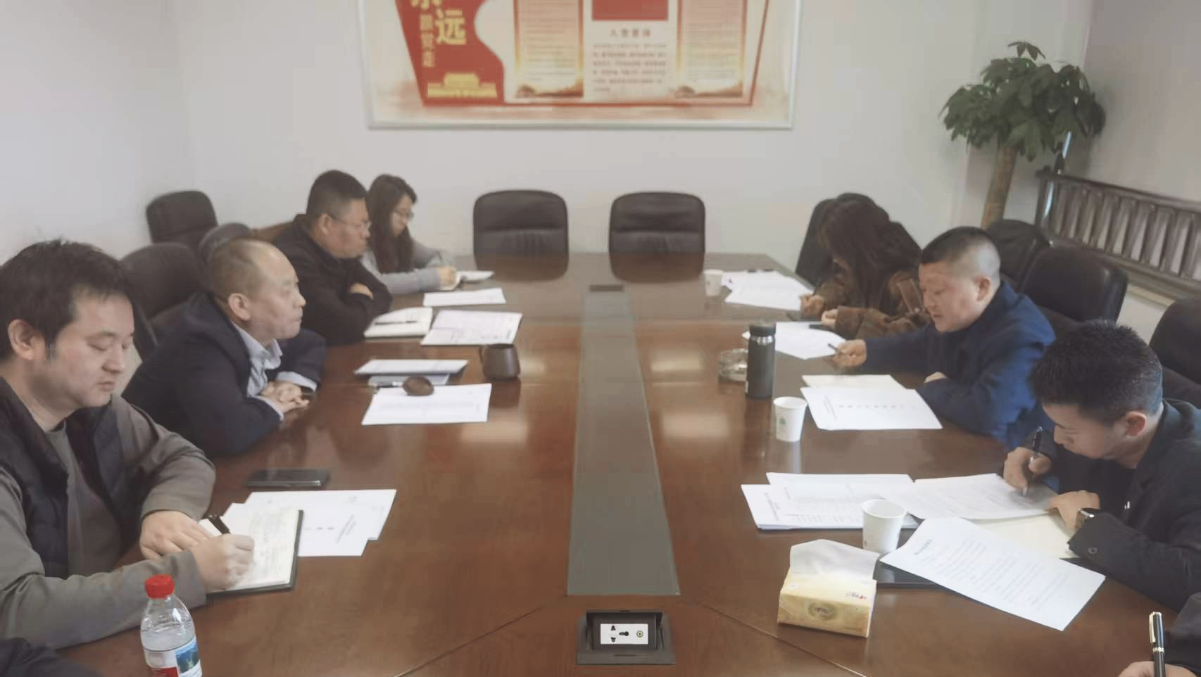 图-流转效劳公司与四川省领土整治中心共商相助新篇章