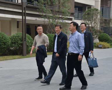 夏廷高、杜春茂一行到众城房产宣讲党的二十大精神