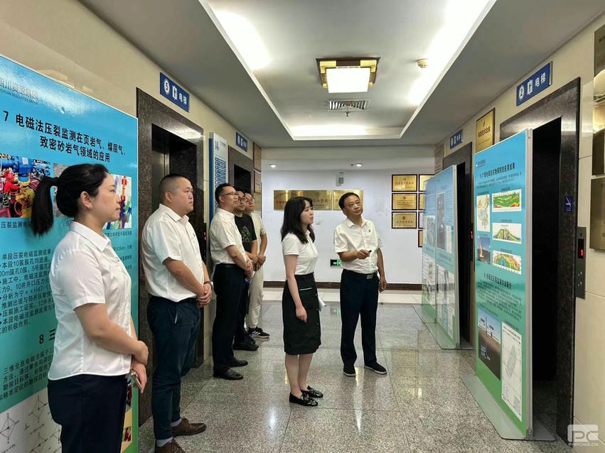 物探院与青羊区草堂街道效劳处交流座谈