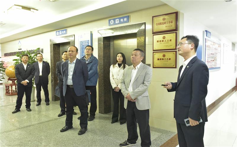 自然Z6尊龙凯时部向导、四川省总工会向导赴物探院调研